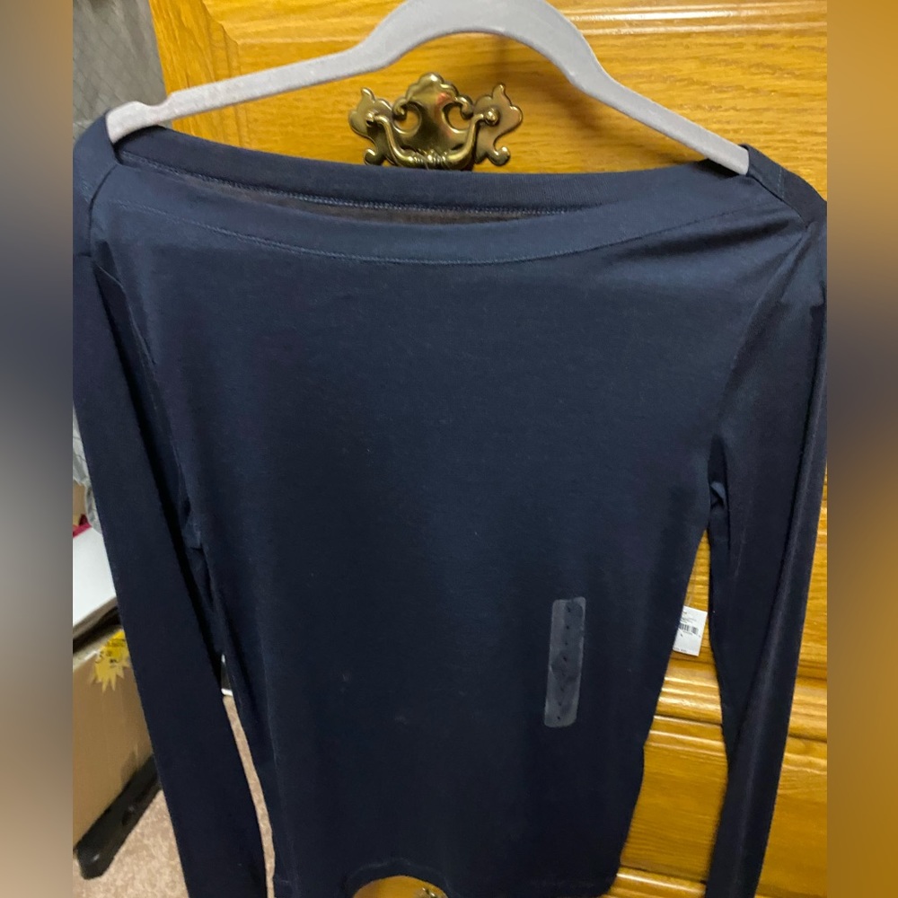 COPY - NWT GAP shirt